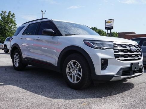 Used 2026 Ford Explorer Active w/ Active Comfort Package RWD image 2