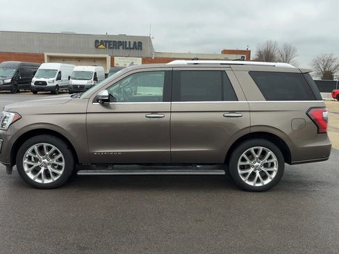 Used 2018 Ford Expedition Platinum image 2