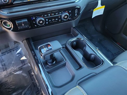 Used 2025 Chevrolet Silverado 1500 ZR2 w/ Technology Package image 21