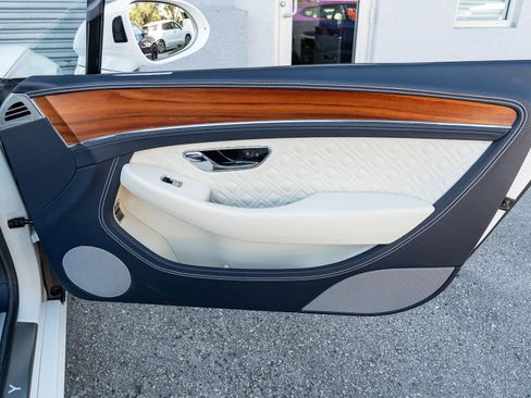 Used 2022 Bentley Continental GT image 34