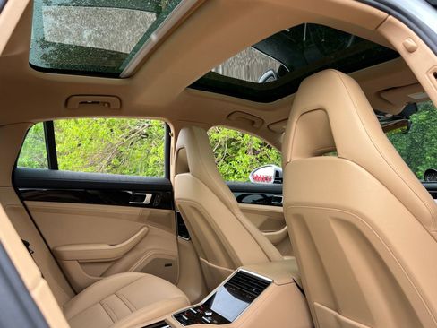 Used 2018 Porsche Panamera 4S AWD/4WD image 21