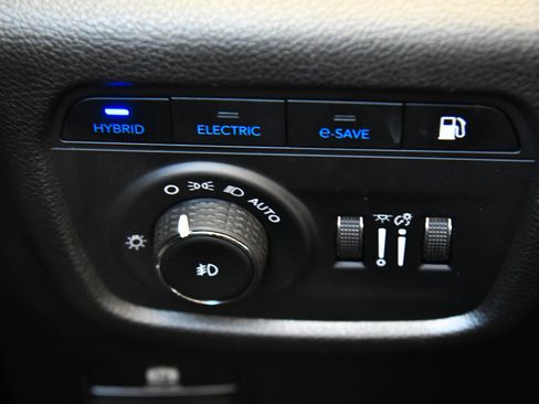Used 2023 Jeep Grand Cherokee 4WD 4xe image 37