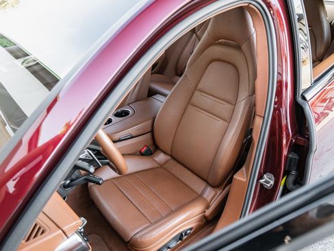 Used 2023 Porsche Panamera 4 image 10