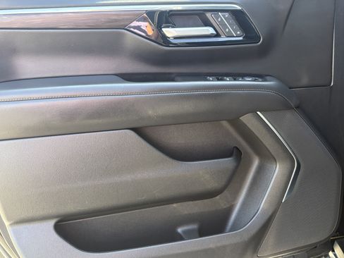 Used 2025 Chevrolet Tahoe LT RWD image 14