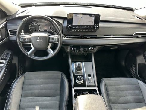 Used 2024 Mitsubishi Outlander SE image 10