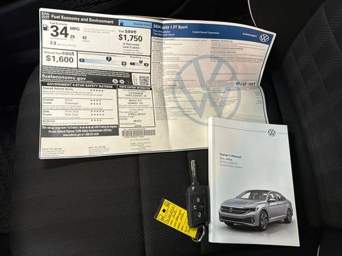 Used 2024 Volkswagen Jetta Sport image 4