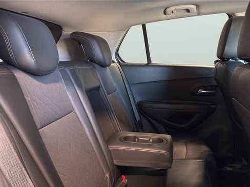 Used 2020 Chevrolet Trax LT w/ LT Convenience Package FWD image 15