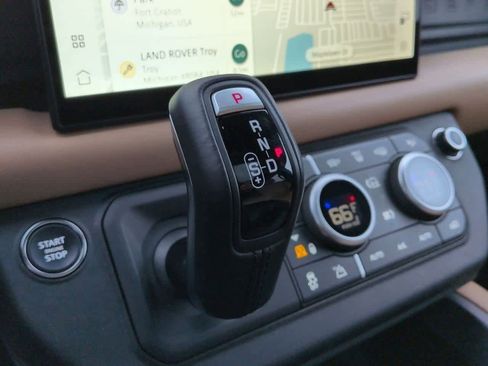 Used 2025 Land Rover Defender 110 S image 34