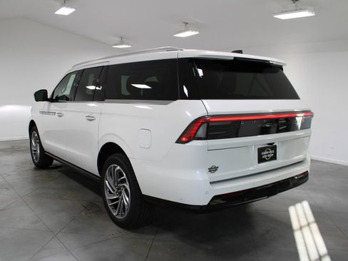 New 2025 Lincoln Navigator L Reserve image 6