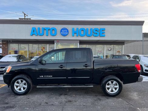 Used 2014 Nissan Titan SV w/ SV Value Truck Package image 8