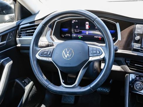 Used 2023 Volkswagen Jetta SE FWD image 16