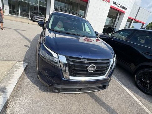 Used 2024 Nissan Pathfinder SV w/ SV Premium Package FWD image 1
