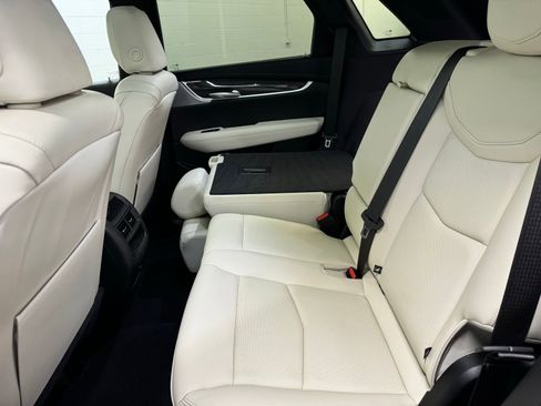 Used 2025 Cadillac XT5 Sportv w/ Technology Package image 28