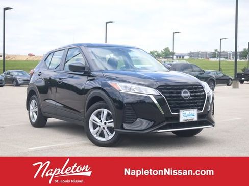 Certified 2025 Nissan Kicks Play S FWD image 1