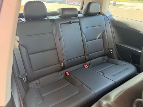 Used 2015 Volkswagen Golf S image 25