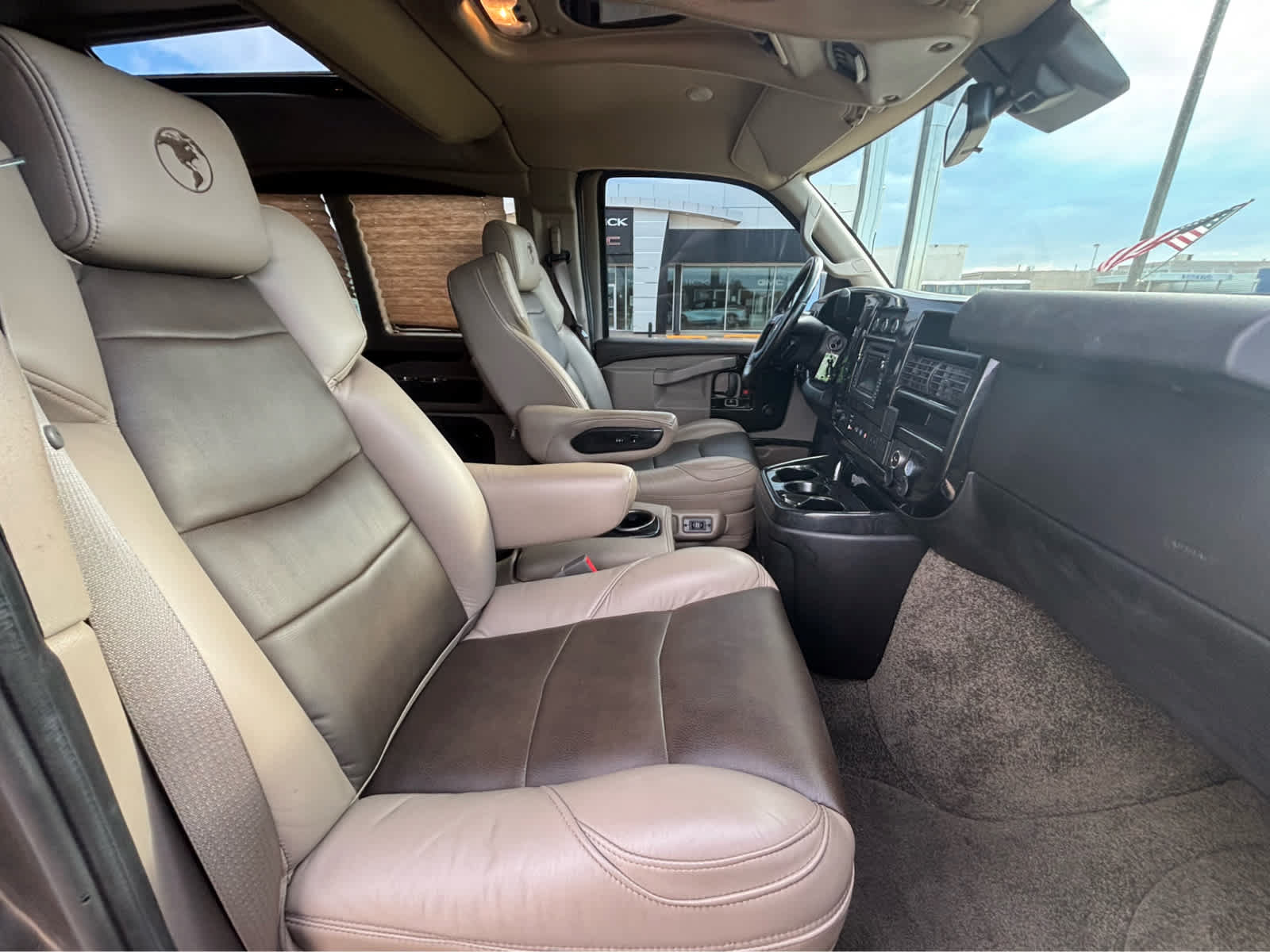 Used 2021 Chevrolet Express 2500 w/ Enhanced Convenience Package RWD image 12