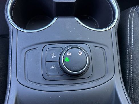 Used 2024 GMC Terrain SLE image 19