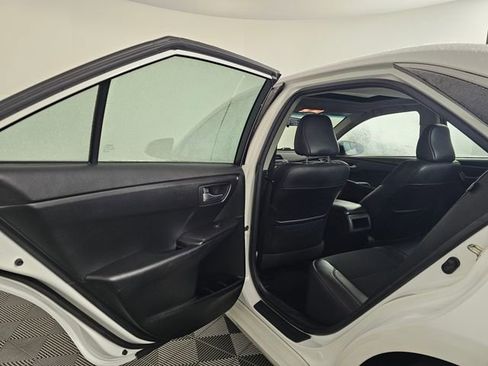 Used 2017 Toyota Camry SE image 18