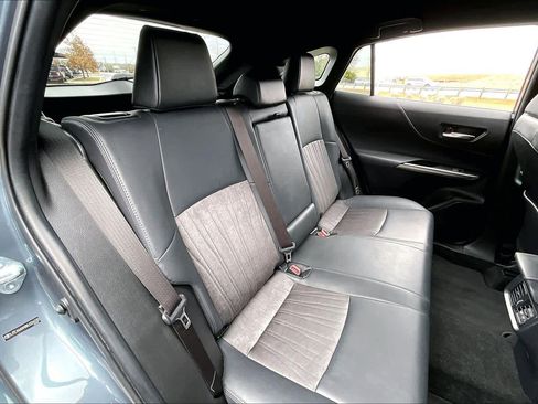 Used 2021 Toyota Venza XLE image 19