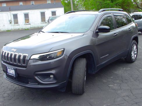 Used 2022 Jeep Cherokee Latitude Lux AWD/4WD image 3