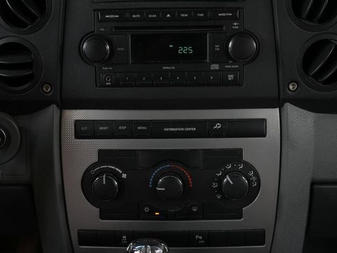 Used 2007 Jeep Commander Sport AWD/4WD image 37