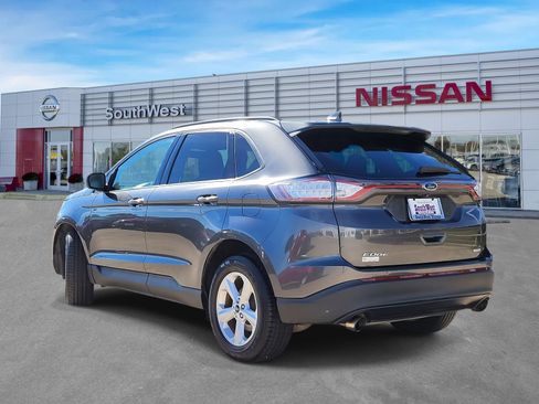 Used 2018 Ford Edge SE image 9
