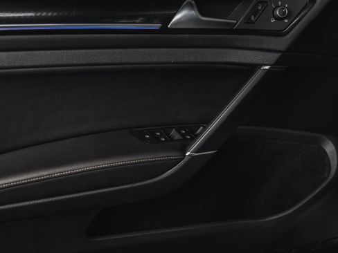 Used 2019 Volkswagen Golf 4-Door image 36