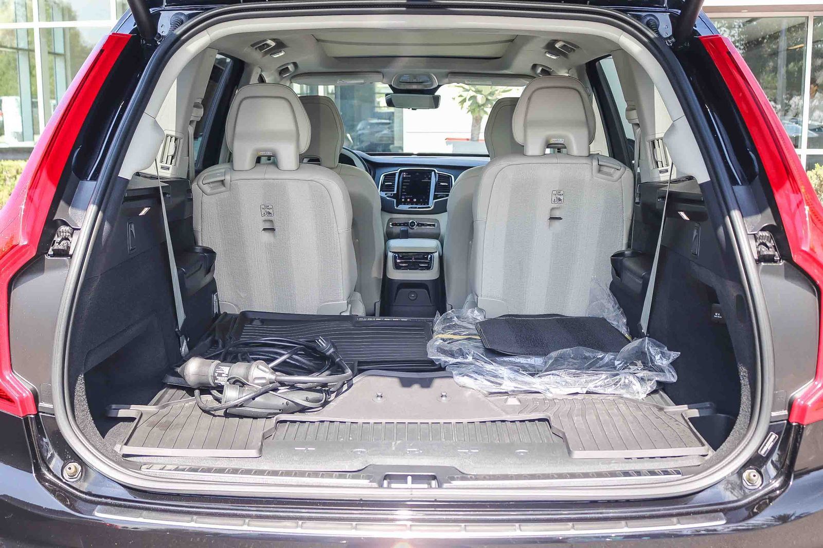 Used 2025 Volvo XC90 T8 Plus w/ Protection Package Premier AWD/4WD image 30