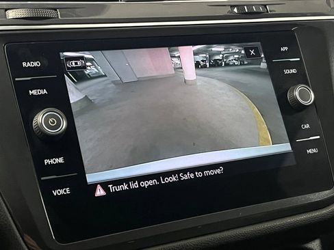 Used 2023 Volkswagen Tiguan SE w/ Panoramic Sunroof Package FWD image 27
