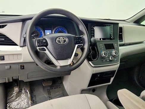 Used 2020 Toyota Sienna LE FWD image 12