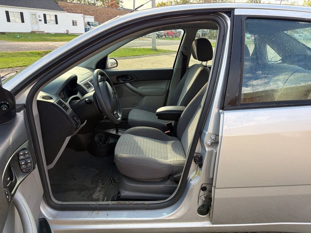 Used 2006 Ford Focus ZX4 Sedan FWD image 11