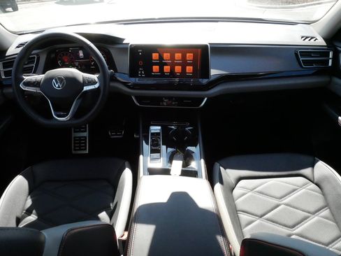 Certified 2024 Volkswagen Atlas Peak Edition SE AWD/4WD image 10