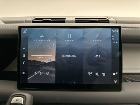 Used 2025 Land Rover Defender 110 S AWD/4WD image 13