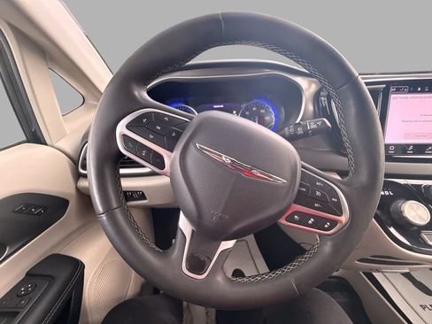 Used 2024 Chrysler Pacifica Touring-L FWD image 25