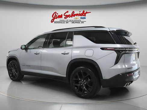 Used 2024 Chevrolet Traverse RS FWD image 3