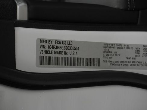 Used 2025 Jeep Grand Cherokee Limited AWD/4WD image 54