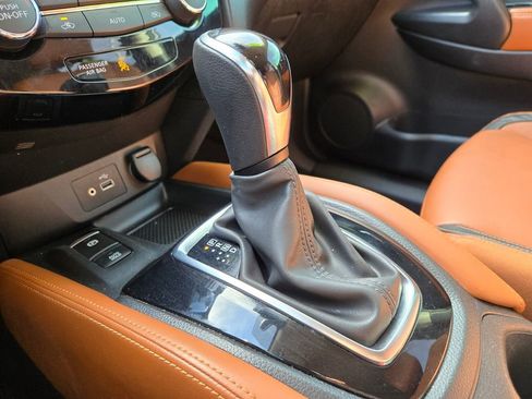 Used 2018 Nissan Rogue SL w/ Premium Package image 29