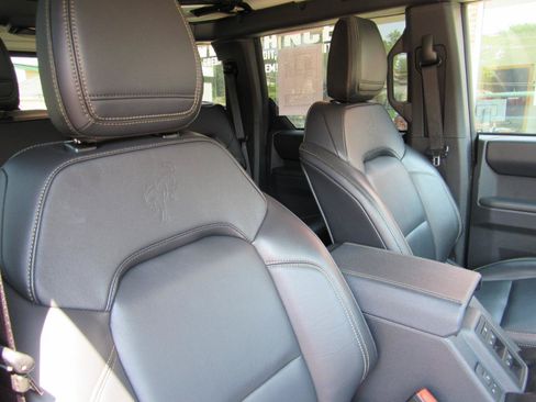 Used 2025 Ford Bronco Badlands AWD/4WD image 37