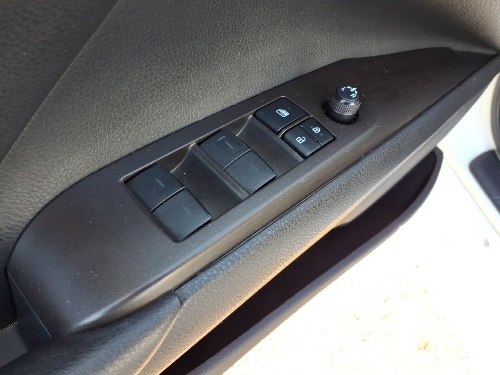 Used 2022 Toyota Camry SE w/ Cold Weather Package FWD image 18
