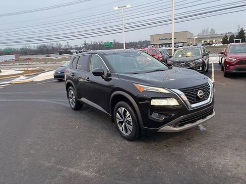 Used 2023 Nissan Rogue SV image 2