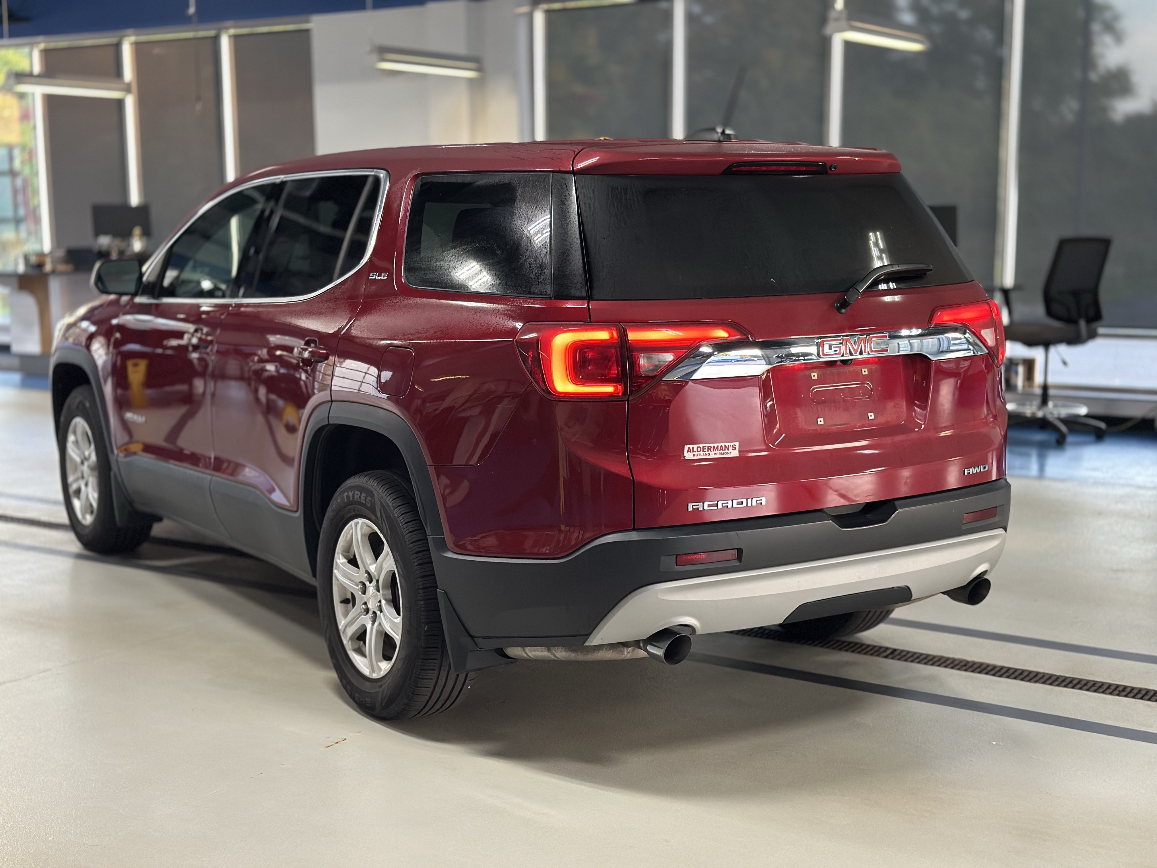 Used 2019 GMC Acadia SLE AWD/4WD image 8