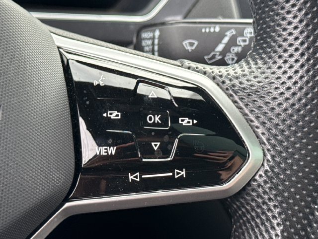 Certified 2023 Volkswagen Tiguan SE R-Line AWD/4WD image 33