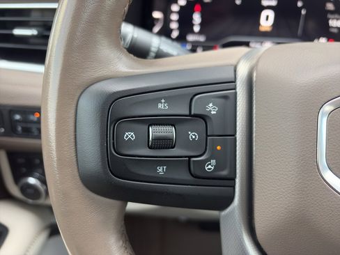 Used 2022 GMC Yukon Denali w/ Denali Premium Package image 25