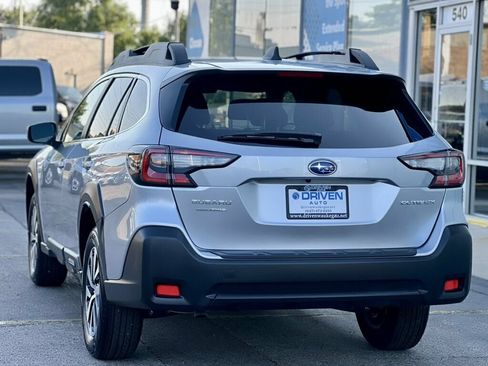 Used 2025 Subaru Outback Premium AWD/4WD image 3