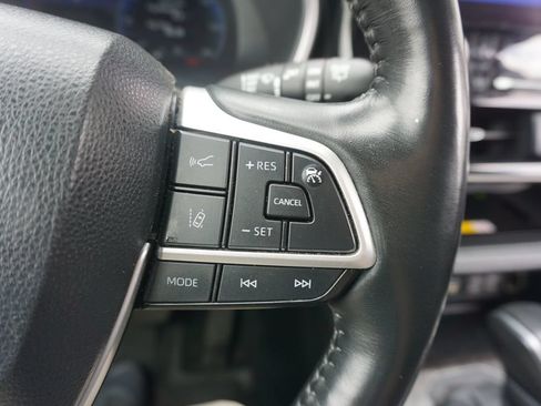 Used 2024 Toyota Highlander Limited AWD/4WD image 9