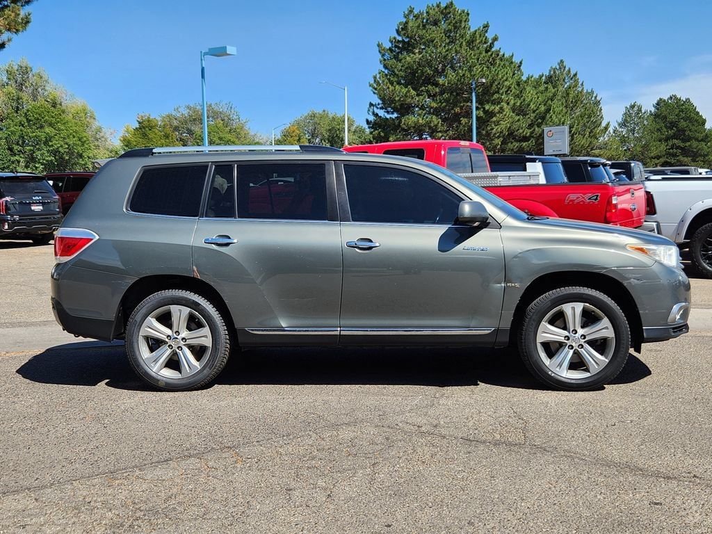 Used 2011 Toyota Highlander Limited w/ Tow Pkg AWD/4WD image 2