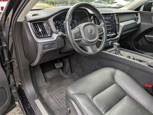 Used 2020 Volvo XC60 T5 Momentum image 9