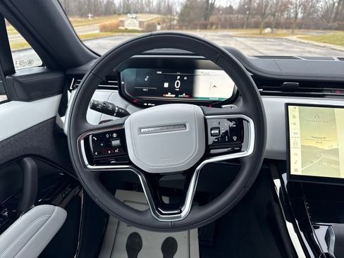 New 2026 Land Rover Range Rover Sport SE image 17
