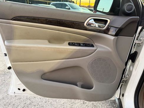 Used 2012 Jeep Grand Cherokee Laredo image 11