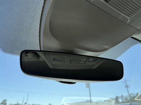 New 2026 Volkswagen Taos SE image 22